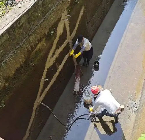 蒋场镇污水池堵漏