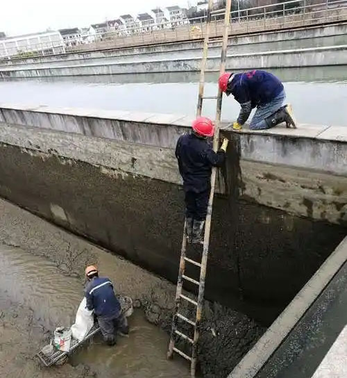蒋场镇污水池堵漏